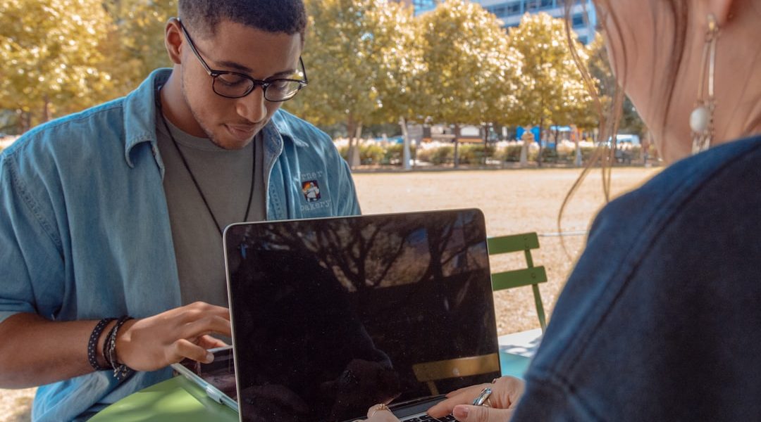 Photo laptop, diesel engine