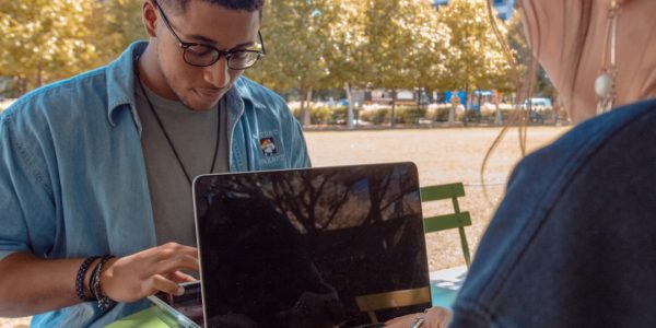 Photo laptop, diesel engine