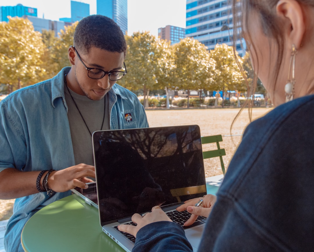 Photo laptop, diesel engine